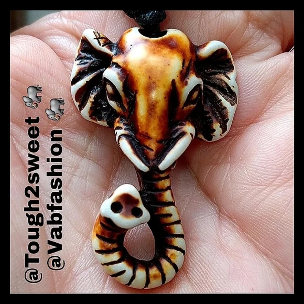 ARTISAN CARVED RESIN HIGHLY DETAILED ADJUSTABLE ELEPHANT NECKLACE W/ BOX (EL1)
